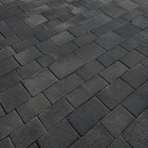 Illustrative paver texture: Holland® 80 Sett